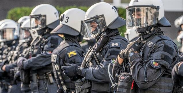 Im Einsatz: Eine Studie über politische Einstellungen bei der Hamburger Polizei offenbart rechtes Gedankengut. (Foto: PA/Jochen Tack)