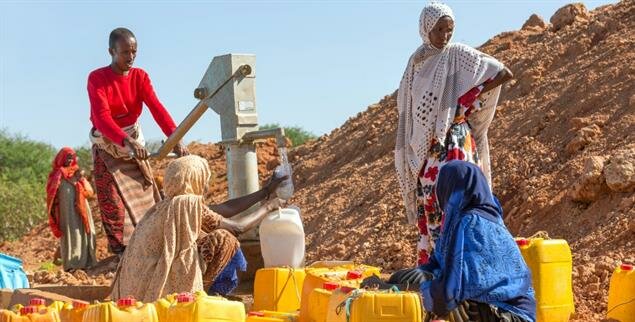 Wasserpumpe in Äthiopien: Frische Ideen sind gefragt, orientiert an den wirklichen Bedürfnissen vor Ort. (Foto: picture alliance/Caro/Trappe)